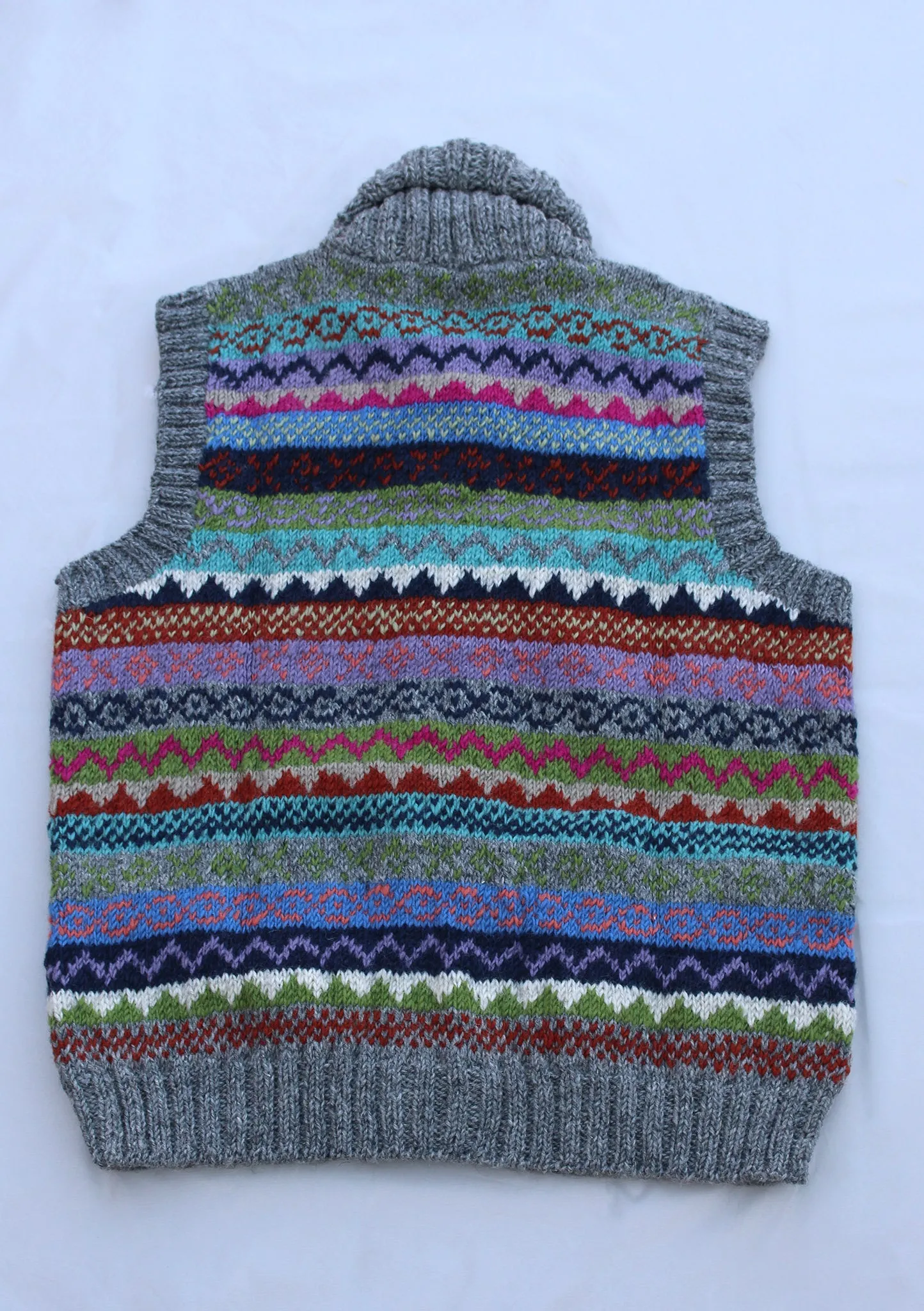 Handknitted Women's Multicolor Sleeveless Cardigan