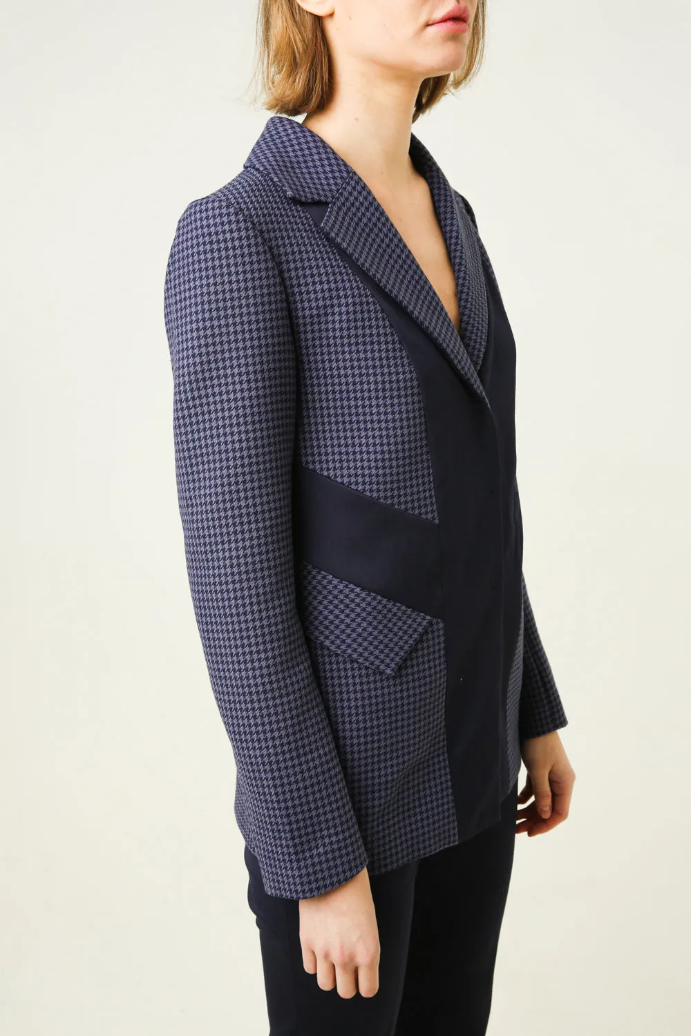 Jacket with slanting pockets